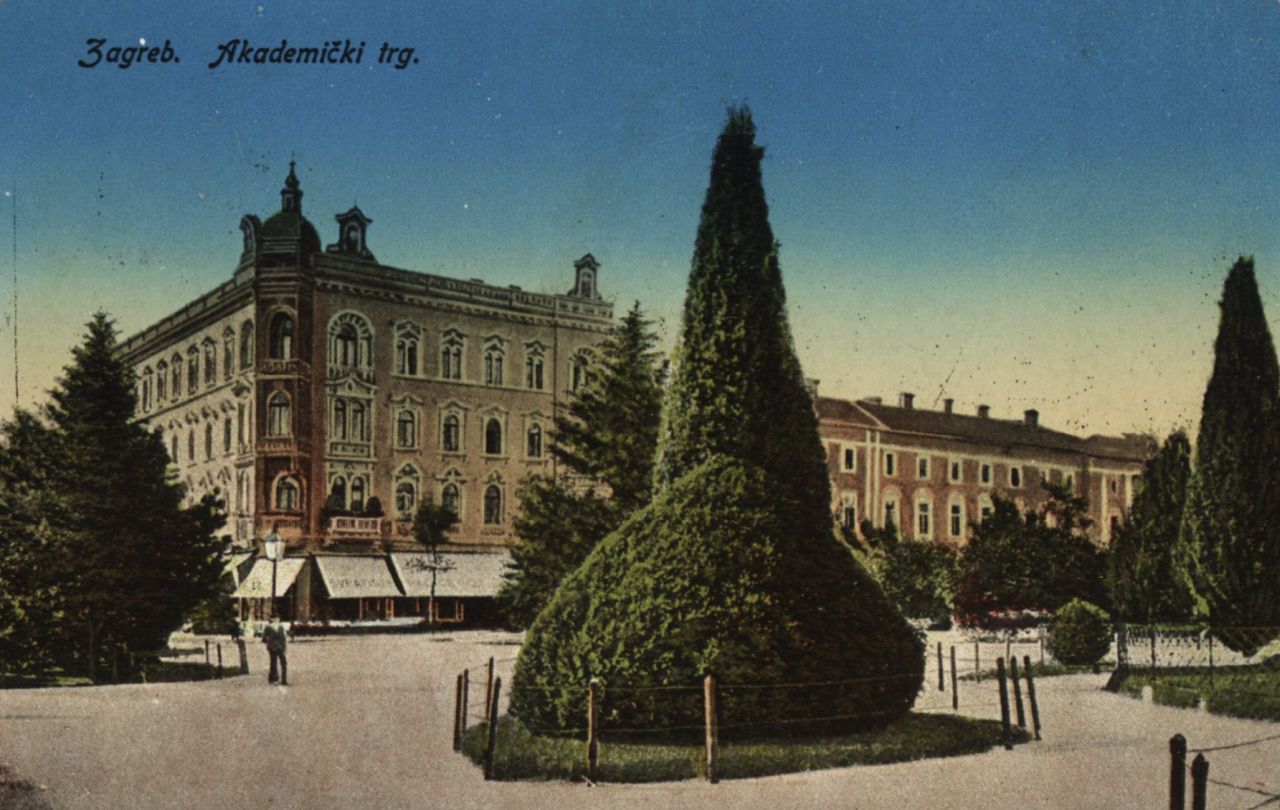 Akademički trg (današnji Trg Josipa Juraja Strossmayera) 1916. godine